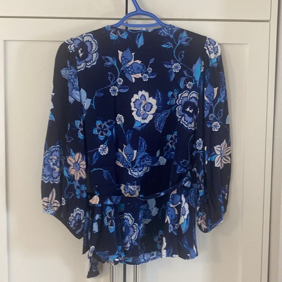 GAP Blouse - Picture 6 of 6